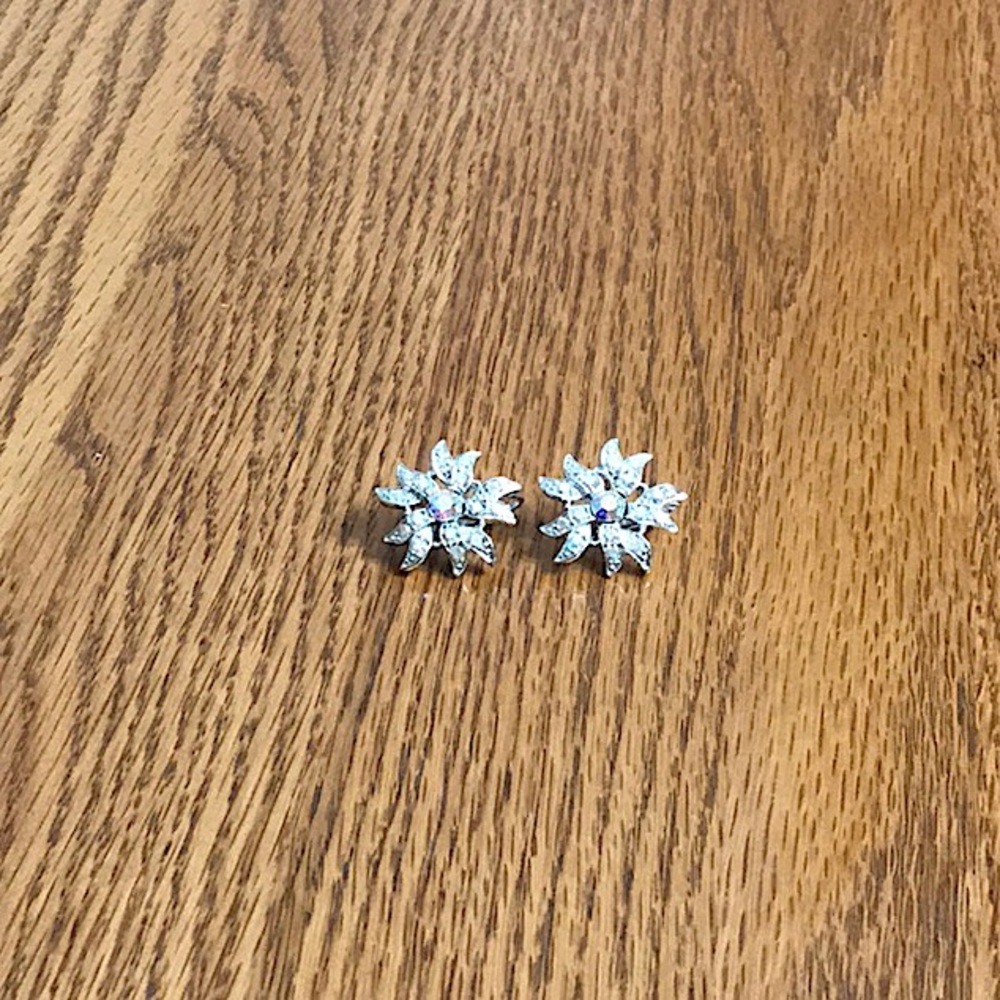 New Flower Clip-On Earrings - Pretty!!
